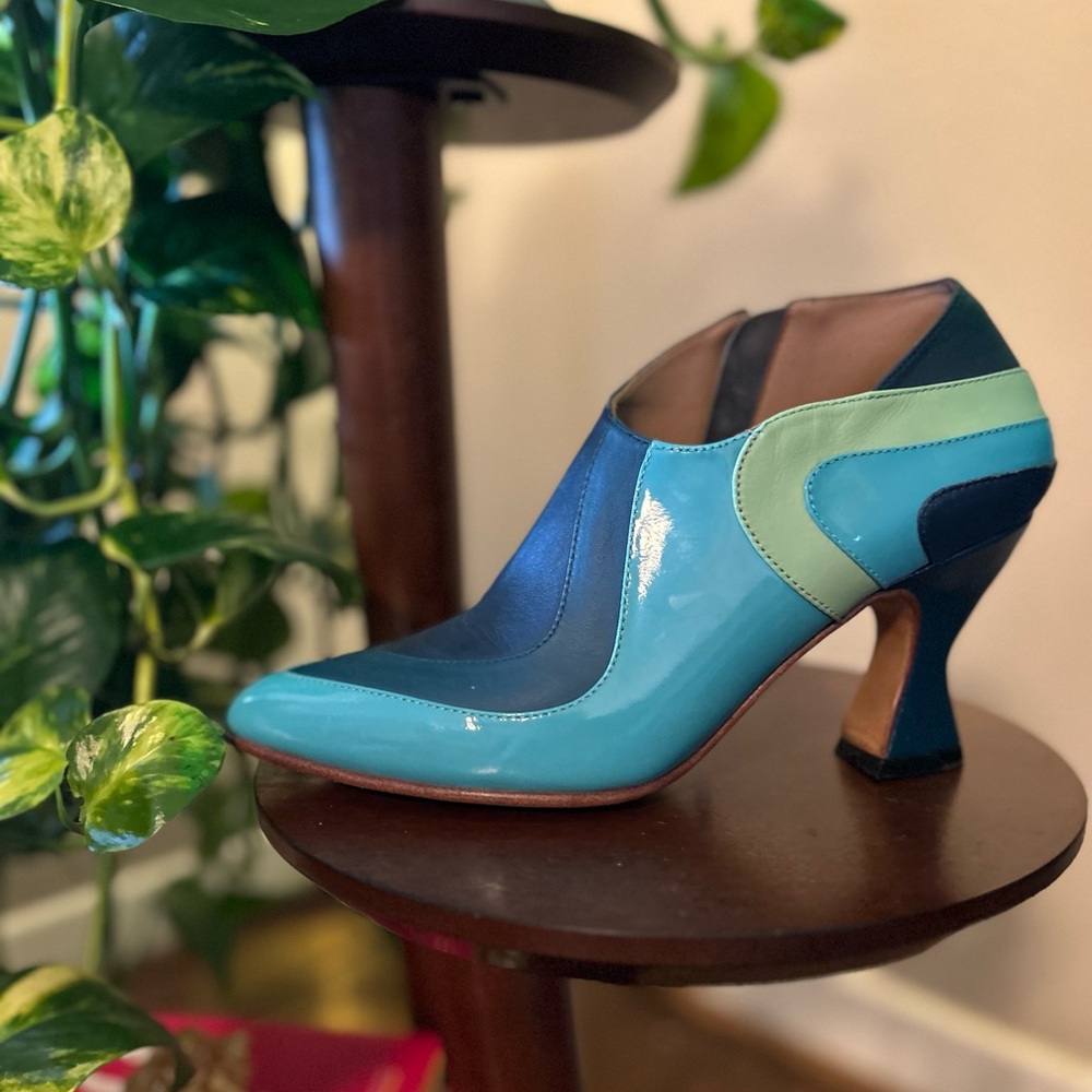 Fluevog Amadeus blue green US size 6 Discontinued